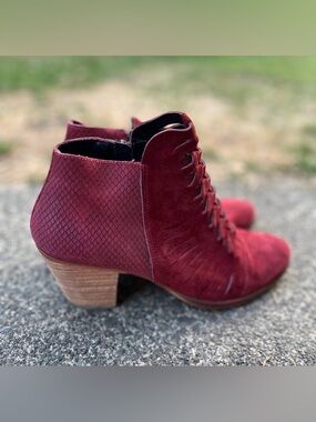 Free People Loveland red ankle suede heel boots Sz 39/ US 9